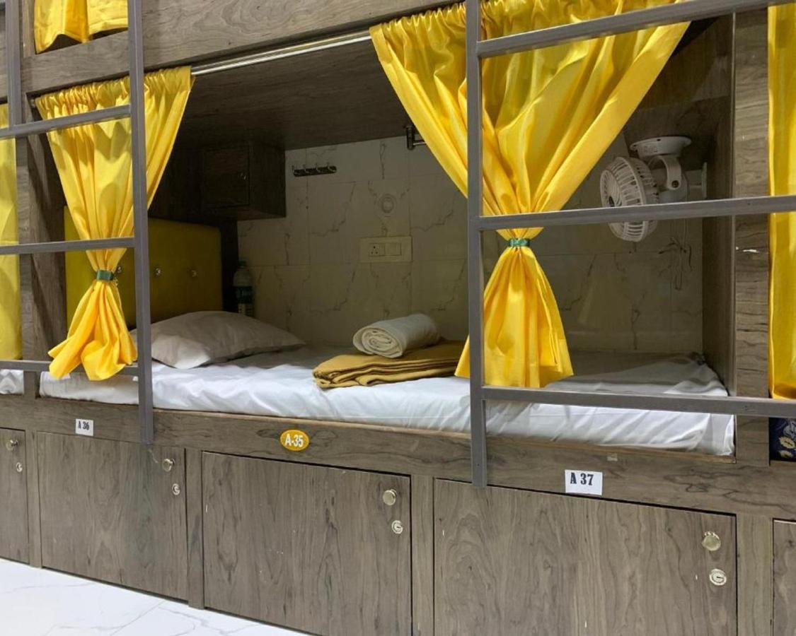 Neenava Dormitory Mumbai Exterior foto